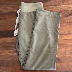 Figs scrubs set. Light green. Casma top and Livingston pants both size small.